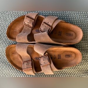 NWOT Birkenstock Arizona Sandals - Taupe Sueded Leather (Classic)